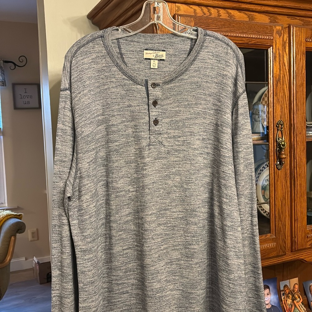 Never worn men’s size XL Bass Henley shirt